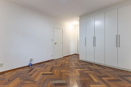 Casa à venda com 568m², 6 quartos e 4 vagas Casa à venda com 568m², 6 quartos e 4 vagasFoto 23