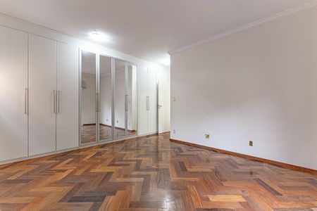 Casa à venda com 568m², 6 quartos e 4 vagas Casa à venda com 568m², 6 quartos e 4 vagasFoto 15