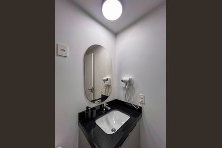 Banheiro  de apartamento para alugar com 1 quarto, 29m² em Boa Vista, Porto Alegre