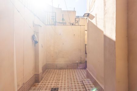 Casa para alugar com 60m², 2 quartos e 1 vagaQuintal