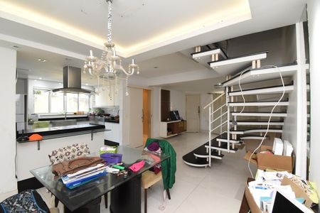 Casa à venda com 360m², 3 quartos e 3 vagasSala