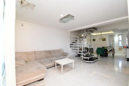 Casa à venda com 360m², 3 quartos e 3 vagasSala