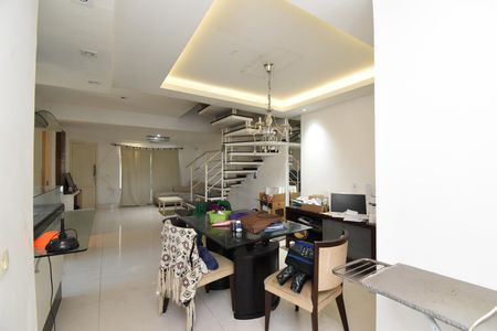 Casa à venda com 360m², 3 quartos e 3 vagasSala