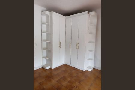 Quarto de casa para alugar com 1 quarto, 60m² em Vila Bocaina, Mauá