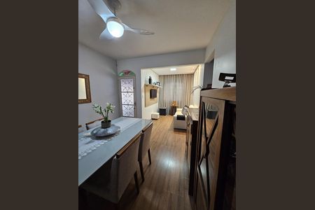Casa à venda com 200m², 3 quartos e 3 vagas Casa à venda com 200m², 3 quartos e 3 vagasSala