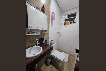 Casa à venda com 200m², 3 quartos e 3 vagas Casa à venda com 200m², 3 quartos e 3 vagasBanheiro