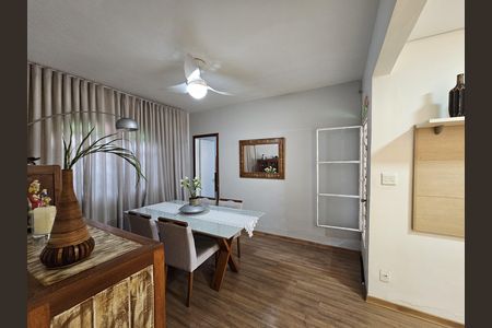 Casa à venda com 200m², 3 quartos e 3 vagas Casa à venda com 200m², 3 quartos e 3 vagasSala