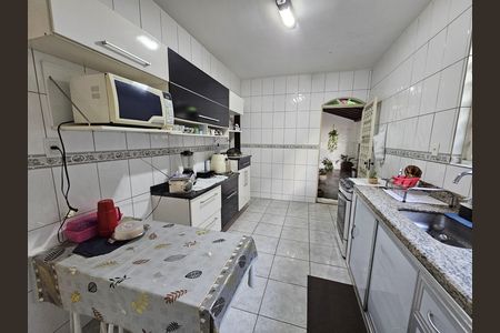 Casa à venda com 200m², 3 quartos e 3 vagas Casa à venda com 200m², 3 quartos e 3 vagasCozinha
