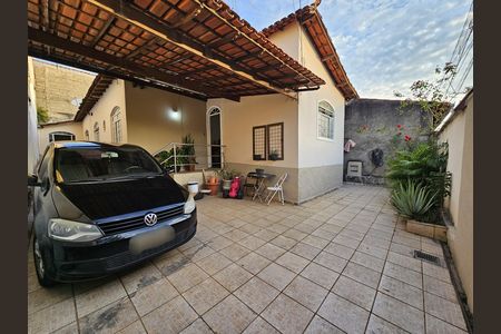 Casa à venda com 200m², 3 quartos e 3 vagas Casa à venda com 200m², 3 quartos e 3 vagasGaragem