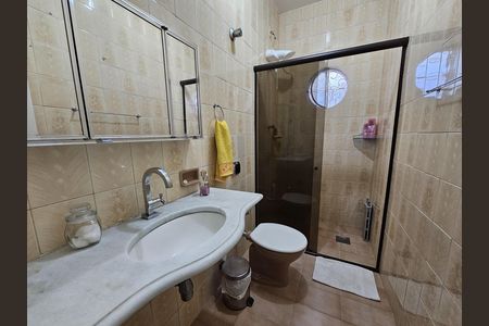 Casa à venda com 200m², 3 quartos e 3 vagas Casa à venda com 200m², 3 quartos e 3 vagasBanheiro