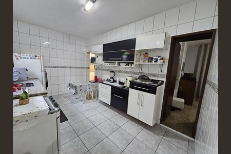 Casa à venda com 200m², 3 quartos e 3 vagas Casa à venda com 200m², 3 quartos e 3 vagasCozinha