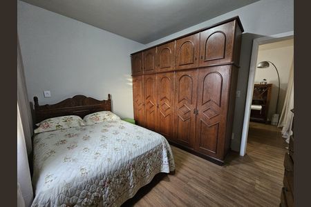 Casa à venda com 200m², 3 quartos e 3 vagas Casa à venda com 200m², 3 quartos e 3 vagasQuarto