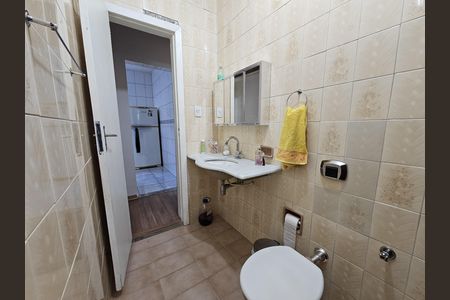 Casa à venda com 200m², 3 quartos e 3 vagas Casa à venda com 200m², 3 quartos e 3 vagasBanheiro