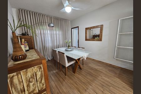 Casa à venda com 200m², 3 quartos e 3 vagas Casa à venda com 200m², 3 quartos e 3 vagasSala
