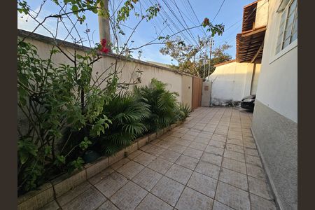 Casa à venda com 200m², 3 quartos e 3 vagas Casa à venda com 200m², 3 quartos e 3 vagasQuintal