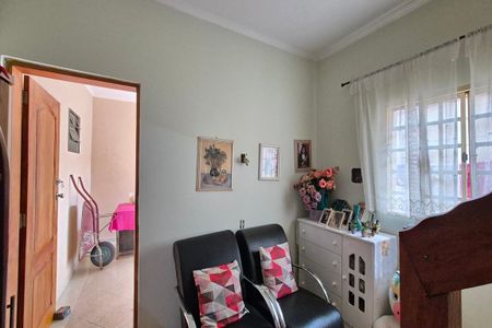 Casa à venda com 170m², 4 quartos e 2 vagas Casa à venda com 170m², 4 quartos e 2 vagasSala