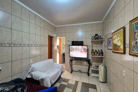 Casa à venda com 170m², 4 quartos e 2 vagas Casa à venda com 170m², 4 quartos e 2 vagasSala de TV