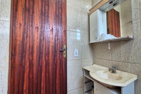 Casa à venda com 170m², 4 quartos e 2 vagas Casa à venda com 170m², 4 quartos e 2 vagasBanheiro