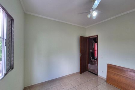 Casa à venda com 170m², 4 quartos e 2 vagas Casa à venda com 170m², 4 quartos e 2 vagasQuarto 2