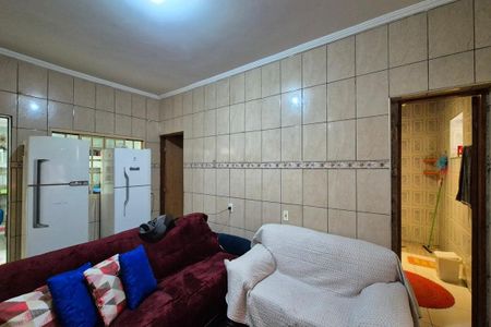 Casa à venda com 170m², 4 quartos e 2 vagas Casa à venda com 170m², 4 quartos e 2 vagasSala de TV