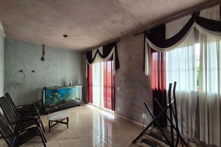 Casa à venda com 170m², 4 quartos e 2 vagas Casa à venda com 170m², 4 quartos e 2 vagasSala