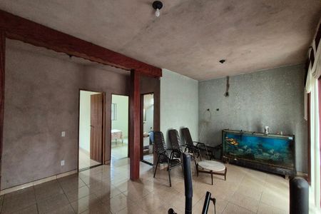 Casa à venda com 170m², 4 quartos e 2 vagas Casa à venda com 170m², 4 quartos e 2 vagasSala