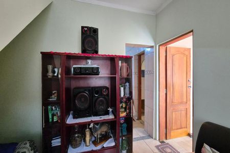Casa à venda com 170m², 4 quartos e 2 vagas Casa à venda com 170m², 4 quartos e 2 vagasSala