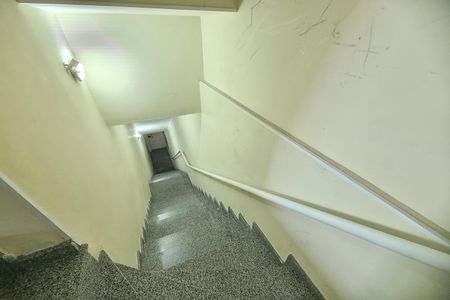Apartamento para alugar com 35m², 1 quarto e sem vaga Apartamento para alugar com 35m², 1 quarto e sem vagaEscada Entrada