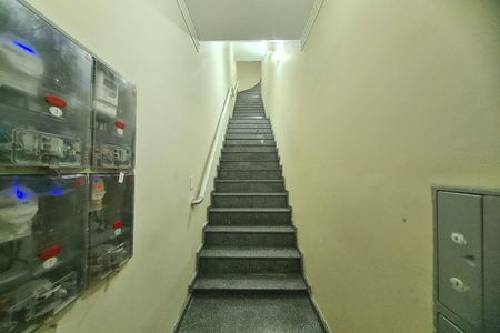Apartamento para alugar com 35m², 1 quarto e sem vaga Apartamento para alugar com 35m², 1 quarto e sem vagaEscada Entrada