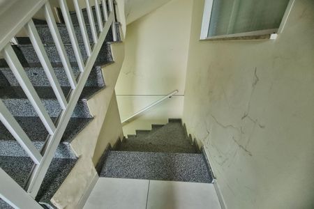 Apartamento para alugar com 35m², 1 quarto e sem vaga Apartamento para alugar com 35m², 1 quarto e sem vagaEscada Entrada