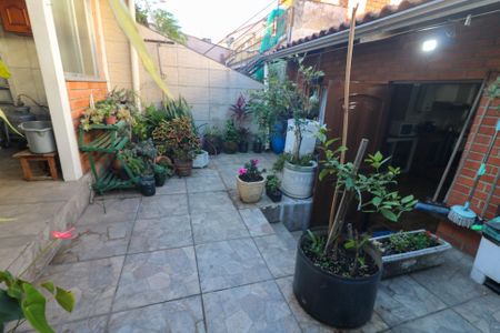Casa de condomínio à venda com 157m², 3 quartos e 1 vagaQuintal