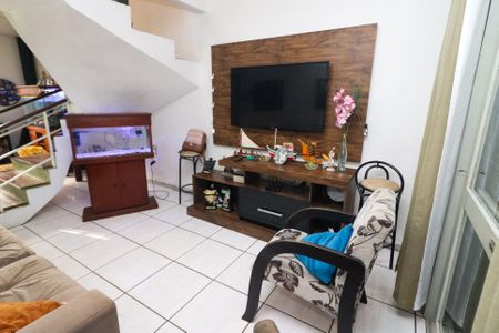 Casa de condomínio à venda com 157m², 3 quartos e 1 vagaSala de TV
