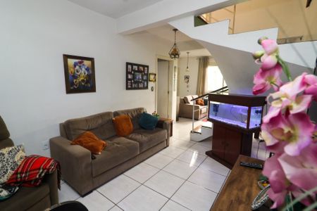 Sala de TV de casa de condomínio à venda com 3 quartos, 157m² em Santo Antônio, Porto Alegre