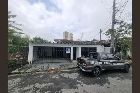 Casa à venda com 270m², 2 quartos e 3 vagas Casa à venda com 270m², 2 quartos e 3 vagasFachada