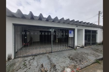Casa à venda com 270m², 2 quartos e 3 vagas Casa à venda com 270m², 2 quartos e 3 vagasFachada