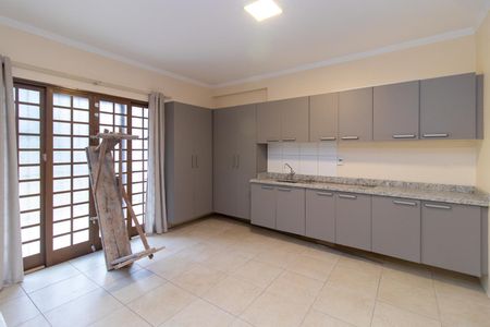 Casa para alugar com 290m², 3 quartos e 2 vagas Casa para alugar com 290m², 3 quartos e 2 vagasCozinha