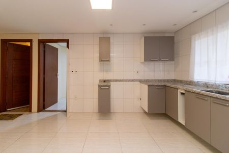 Casa para alugar com 290m², 3 quartos e 2 vagas Casa para alugar com 290m², 3 quartos e 2 vagasCozinha
