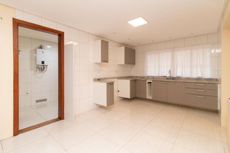 Casa para alugar com 290m², 3 quartos e 2 vagas Casa para alugar com 290m², 3 quartos e 2 vagasCozinha