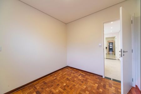 Casa à venda com 299m², 3 quartos e 2 vagas Casa à venda com 299m², 3 quartos e 2 vagasQuarto de Serviço