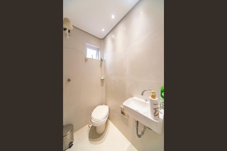 Casa à venda com 299m², 3 quartos e 2 vagas Casa à venda com 299m², 3 quartos e 2 vagasBanheiro de serviço