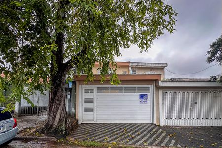 Casa à venda com 299m², 3 quartos e 2 vagas Casa à venda com 299m², 3 quartos e 2 vagasFachada