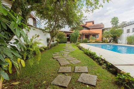 Casa à venda com 680m², 3 quartos e 5 vagasQuintal