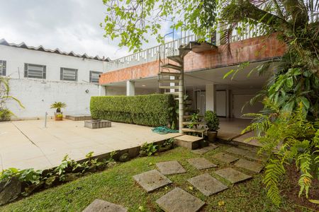 Casa à venda com 680m², 3 quartos e 5 vagasQuintal