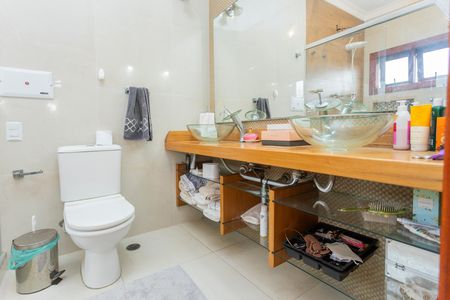 Casa à venda com 680m², 3 quartos e 5 vagasBanheiro da Suíte