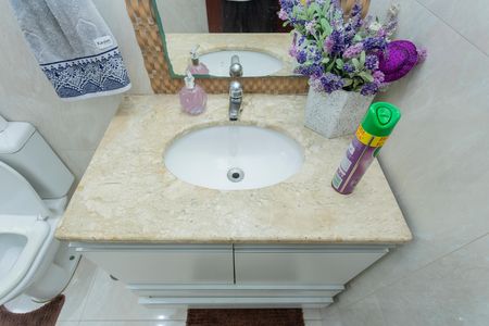 Casa à venda com 680m², 3 quartos e 5 vagasBanheiro social