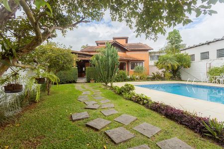 Casa à venda com 680m², 3 quartos e 5 vagasQuintal