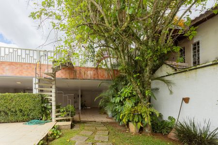 Casa à venda com 680m², 3 quartos e 5 vagasQuintal