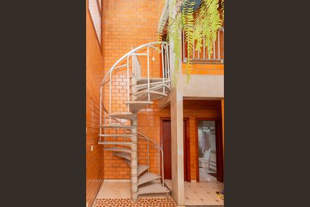 Casa à venda com 680m², 3 quartos e 5 vagasEscada