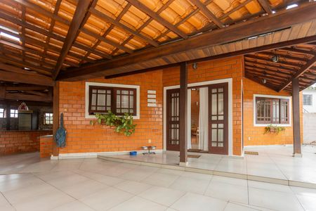 Casa à venda com 680m², 3 quartos e 5 vagasEntrada