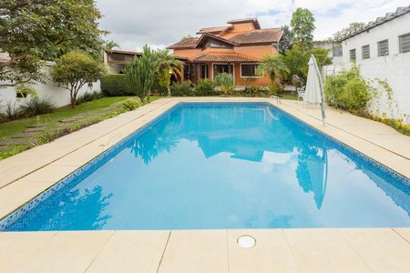 Casa à venda com 680m², 3 quartos e 5 vagasPiscina